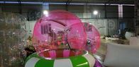 子供は膨脹可能なウォーク・オン水球、膨脹可能なハムスターの球を大きさで分類します