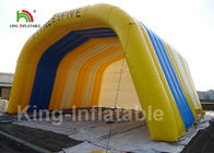 形づく黄色いアーチが付いているカスタマイズされた屋外の32.81ft膨脹可能なでき事のテント