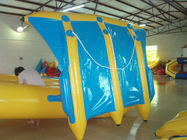 3 - 6 つの人の水のゲームのための刺激ポリ塩化ビニールの膨脹可能なフライ フィッシングのボートのバナナの形