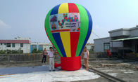 巨大で膨脹可能な広告の気球