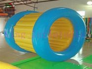 水公園のための青/黄色の膨脹可能な水歩く球ポリ塩化ビニール水圧延のおもちゃ