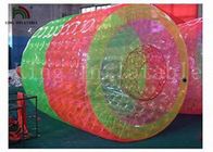 長い3m * 2.4 Dia赤い/緑娯楽のための膨脹可能な水おもちゃ/水ロール・ボール