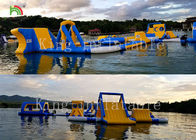 巨大で膨脹可能な浮遊水公園の夏の屋外の水公園のスポーツのゲームのサイズ30*25 m