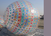 点の膨脹可能な Zorb の球の多彩な D リングが付いている人間のハムスターのロール・ボールを着色して下さい