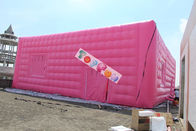 ピンクの生地の膨脹可能なステッチの立方体、送風機によって縫われる膨脹可能な立方体のテント