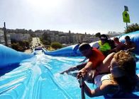 カスタマイズされた 300m 膨脹可能な水スライド、自然な傾斜路の青い夏水ゲーム