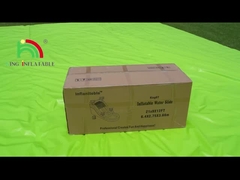 膨らませられる水滑り台