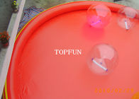 水球、大人のための赤く膨脹可能なプールが付いている大きく膨脹可能なプール