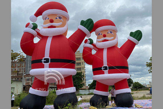 巨大で膨脹可能なクリスマスのサンタ クロース 6m 8m 10m の商業屋外の表示広告