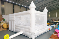 Inflatable White Bounce Castle王のスライドの球ピットのコンボのジャンパーのベッドを跳ぶ弾力がある家の結婚披露宴の装飾