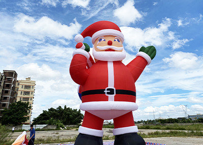 サンタ クロースの膨脹可能なクリスマスの装飾 20ft 26f 33ft の大きい爆発のサンタ