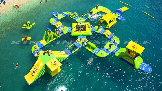 カスタマイズされた大型充電式水上公園 商用浮遊水上ゲーム 障害物 水上公園設備