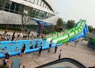カスタマイズされた巨大な緑の膨脹可能な水道のスライド、スリップNのスライド都市
