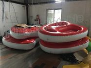 膨脹可能な水おもちゃ、4mの直径2の座席ポリ塩化ビニールの膨脹可能なボートを印刷するスクリーン