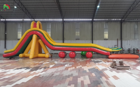 膨らませられる遊び場 障害物 スポーツフィールド プール付きの膨らませられる水スライド