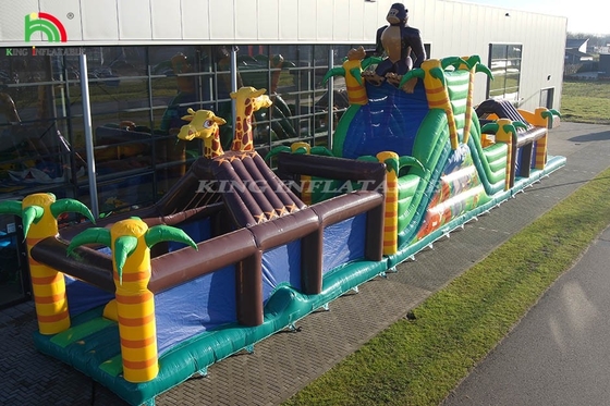 スライドとフェンスの大きなアウトドア充気障害物コース トランポリンとスライドのジャンプスポーツゲーム