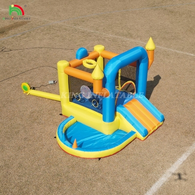 子供のための充電式跳ね返しハウス コンボパーティー 幼児用の充電式跳ね返し城 スライドプールバスケット ダートボード トランポリン