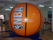 運動場の膨脹可能な広告はデジタル印刷を用いるバスケットボールの形を風船のようにふくらませます