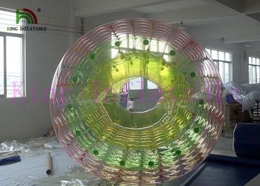 注文の虹膨脹可能な水おもちゃ/ローラー ポリ塩化ビニール/TPU 2.4m xヒート シールされる2.8m