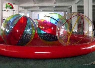 水球、子供のおかしい夏水プールのゲームの多色刷りの膨脹可能な歩行