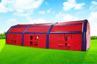 コマーシャルのための窓が付いている大きく赤く膨脹可能なドームのでき事のテント