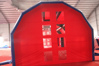 コマーシャルのための窓が付いている大きく赤く膨脹可能なドームのでき事のテント
